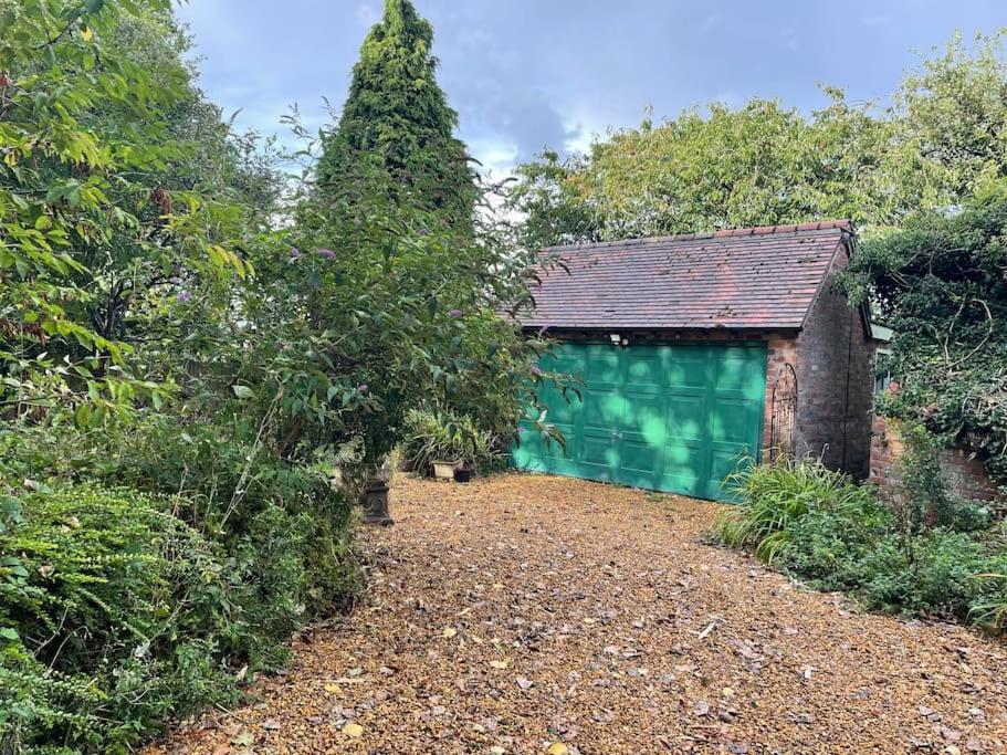 The Big Cosy Boudoir Bed + Hot Tub Harvington Exterior foto