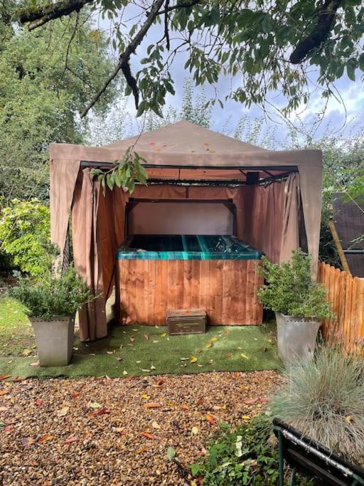 The Big Cosy Boudoir Bed + Hot Tub Harvington Exterior foto