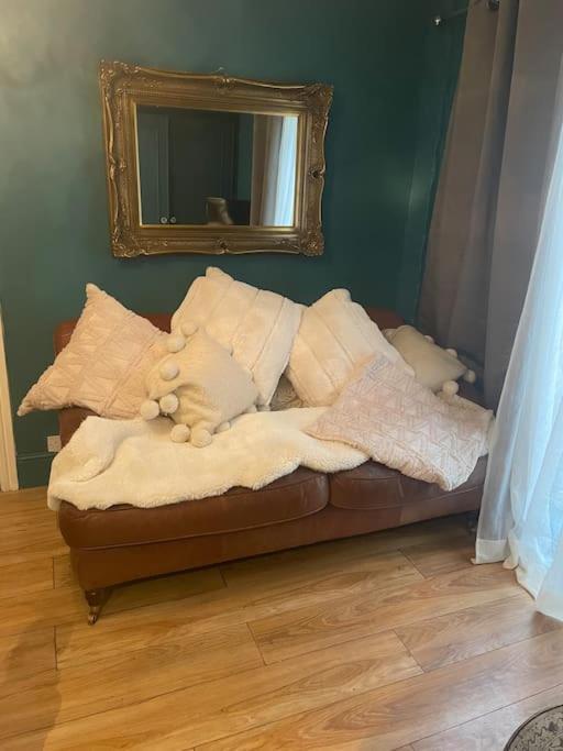 The Big Cosy Boudoir Bed + Hot Tub Harvington Exterior foto
